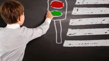 Povestea emoționantă a lui Mihai, copilul care-și vinde temele pentru o bucățică de pâine!