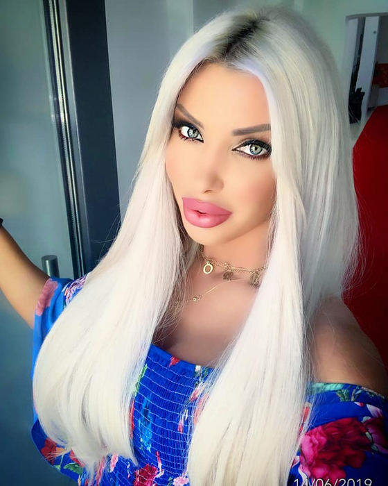 Loredana Chivu, imagini +18 la plajă! A luat bikini cu două numere mai mici și a rămas cu „rușinica” la vedere