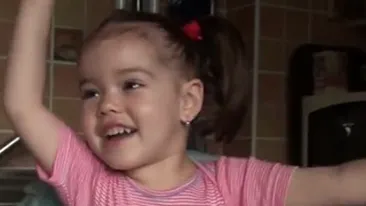 VIDEO COLOSAL! Fetita asta mai dulce ca mierea e mai desteapta ca jumatate din absolventii de liceu - O sa o adori in timp ce recita 98 de strofe de EMINESCU! N-ai cum sa nu o dai pe Facebook