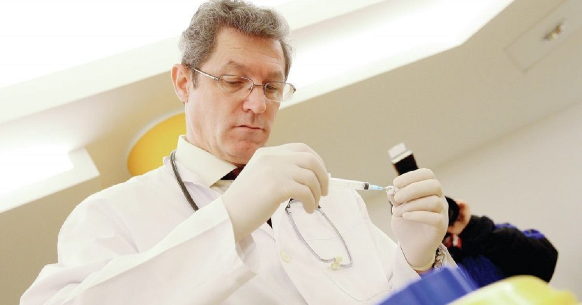 Medicul Adrian Streinu-Cercel, apel către autorități: ”Am rugat să spele bine străzile. Acest virus parşiv se ascunde în praf şi mizerie”