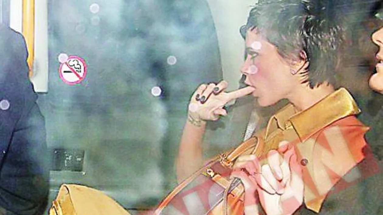 Se scobeste intre dinti