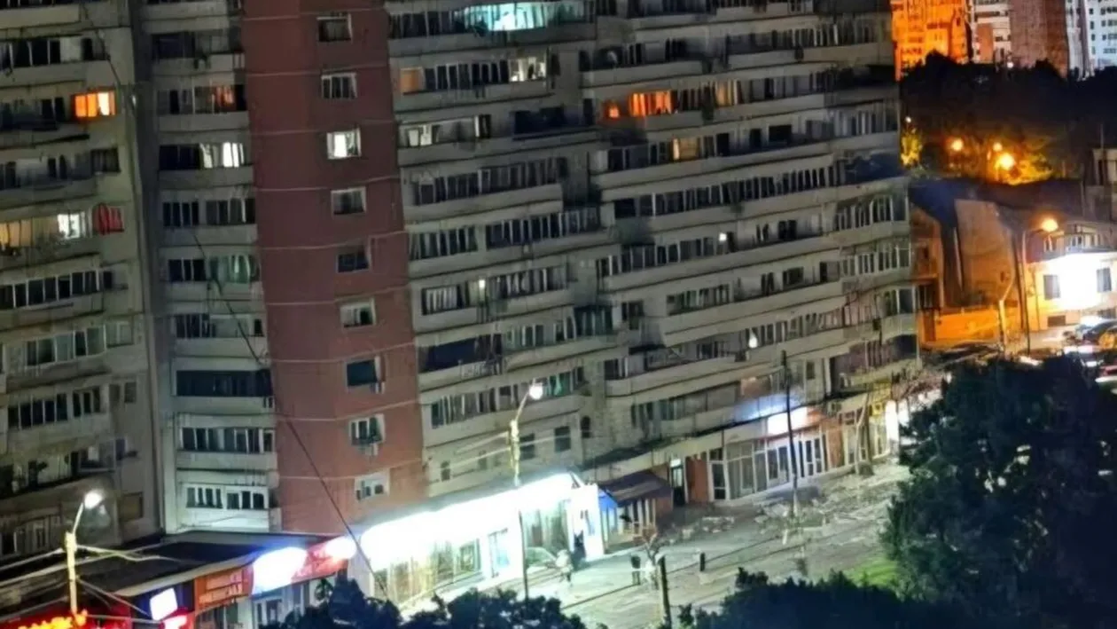 O dronă s-a prăbușit peste un bloc în Galați! Explozia a fost urmată de un incendiu