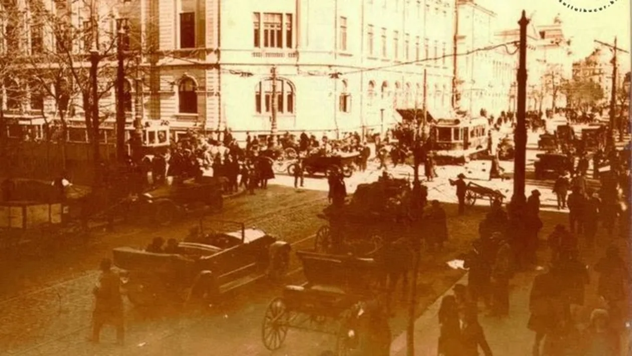 Bucurestiul de altadata! Chiar daca in oras erau mai multe trasuri decat masini, traficul era infernal!
