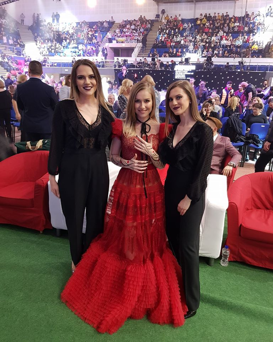 Elena Cârstea dă de pământ cu Easter Peony, câștigătoarea Eurovision România