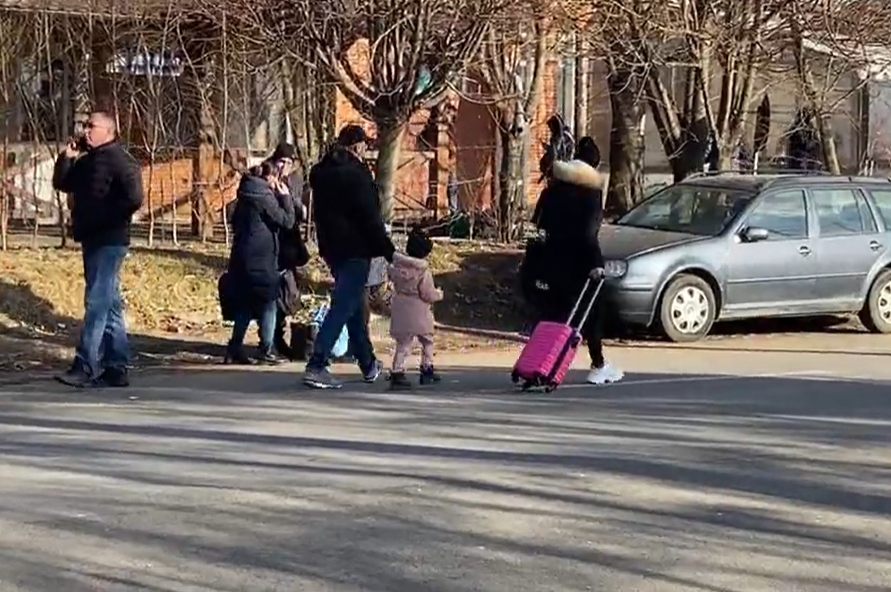 Gestul emoționant făcut de români pentru refugiații ucrainieni care trec vama Siret
