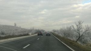 Acest tânăr s-a filmat în timp ce „zbura“ pe autostrada A1 cu 220 de kilometri pe oră! Imaginile par ireale