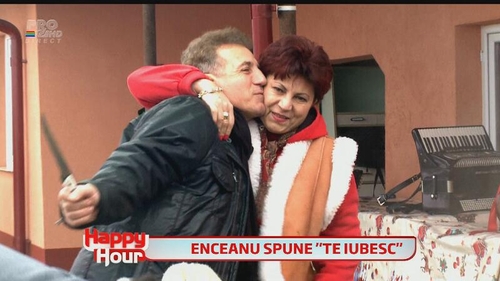 A renuntat la prietenul lui pentru o blonda misterioasa! Cum l-au filmat paparazzii pe unul dintre cei mai iubareti popularosi