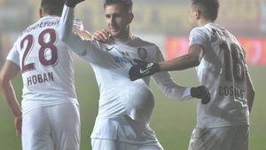 CFR Cluj învinge Chindia și revine la un punct în spatele FCSB-ului!