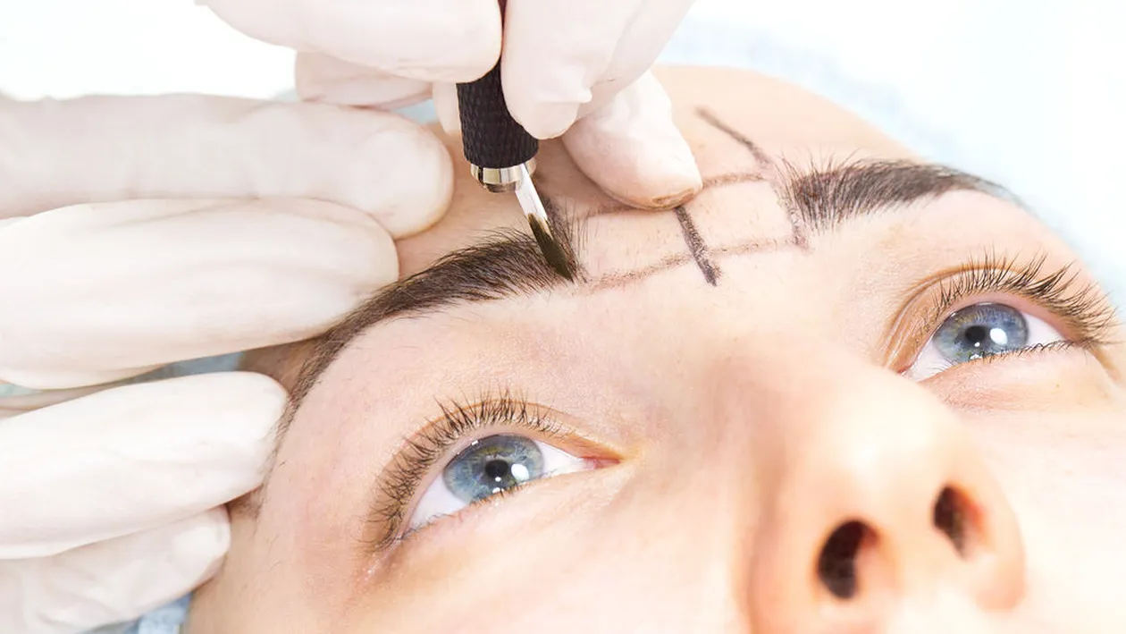 O tânără avertizează oamenii în legătură cu efectele secundare ale microblading-ului: ”Nu faceți o asemenea greșeală!”