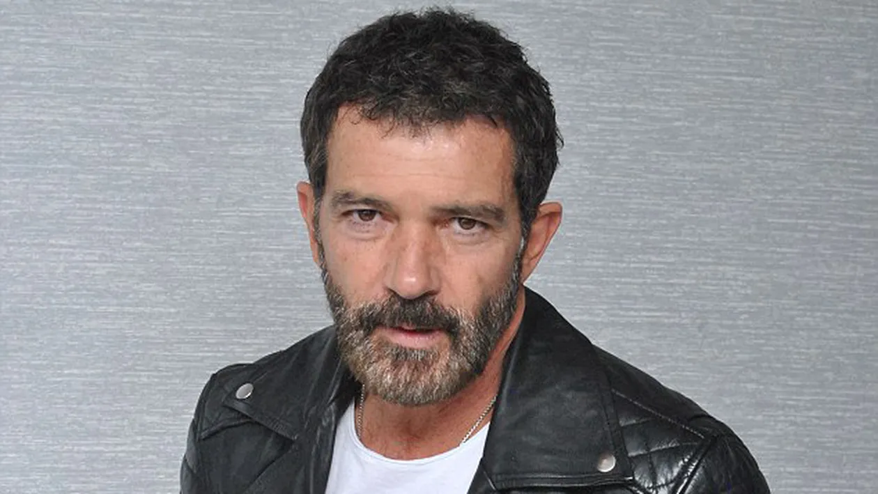 Ce se întâmplă cu ANTONIO BANDERAS după ce a fost dus de urgenţă la spital. Chiar celebrul actor le-a arătat tuturor 