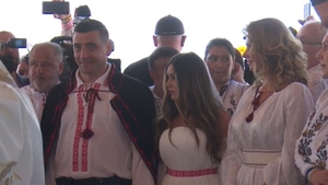Ținuta inedită pentru care au optat George Simion și Ilinca Munteanu la nuntă. Rochia miresei i-a lăsat pe toți muți de uimire