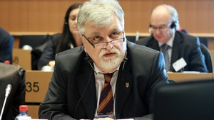 SEXGATE la Senat! Fostul vicepresedinte Petru Fillip a picat in mrejele unei angajate MAE: “Nu o sa ma scap pe mine acum!”