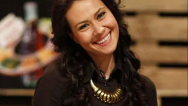 Iti era dor de Casnica de la MasterChef? Uite ce unghii sclipitoare si-a facut Andreea Moldovan! Iti plac?