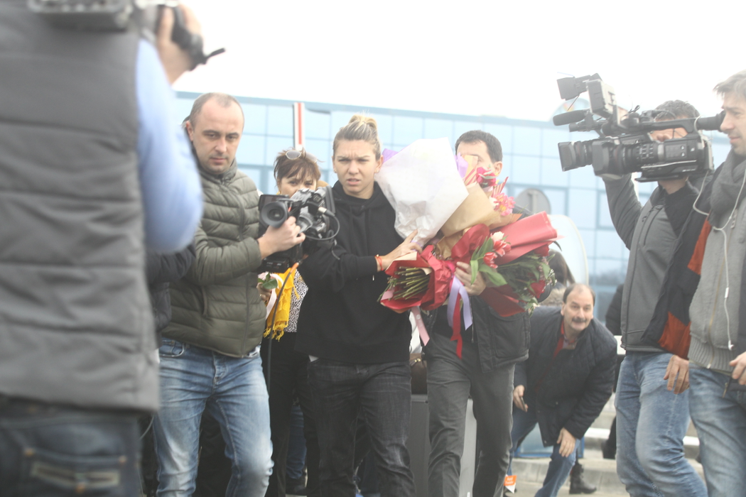 Cum a fost fotografiată Simona Halep în aeroportul Otopeni! Imaginea a devenit virală: „Un mare caracter!”