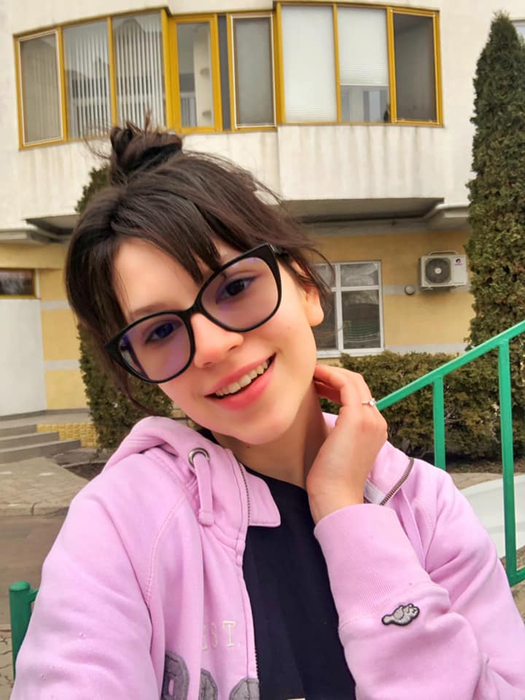 Cleopatra Stratan suferă de o afecțiune pe care nu o poate remedia sau ameliora nici cu operație. Drama pe care soția lui Edward Sanda o trăiește de la 2 ani