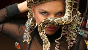 Apărea în fiecare seară la TV, dar s-a retras TOTAL. Cu ce se ocupă acum fosta vedetă a ”night-show-urilor” din România