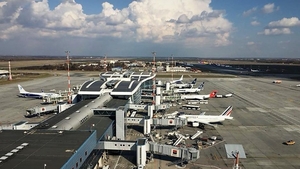 Jucătorii lui CFR Cluj, blocați pe aeroportul din Glasgow! Bagaj suspect într-un avion