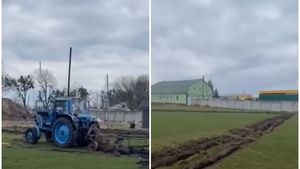 După ce rușii au distrus un oraș, au vrut să scrie litera ”Z” pe un teren de fotbal din Ucraina. ”Amprenta” pe care și-au lăsat-o a devenit virală