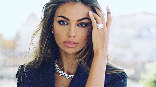 Mădalina Ghenea a făcut furori la Paris Fashion Week. A arătat ca o adevărată zeiță
