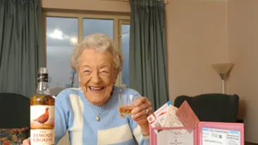 Are 92 de ani si au refuzat sa-i vanda bautura! Aflati aici cine este femeia careia i s-a cerut actul de identitate pentru a demonstra ca este majora