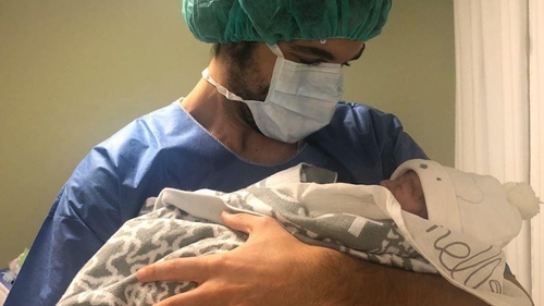 Fotbalistul Tiago Ferreira, de la CS Universitatea Craiova, a devenit tătic. Prima fotografie cu băiețelul lui