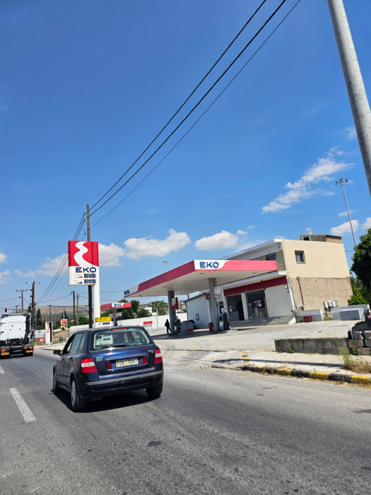 Mai ieftin sau mai scump decât la noi? O turistă româncă, uimită de prețurile carburanților din Grecia. Cât costă 1 litru de benzină și de motorină în benzinăriile elene