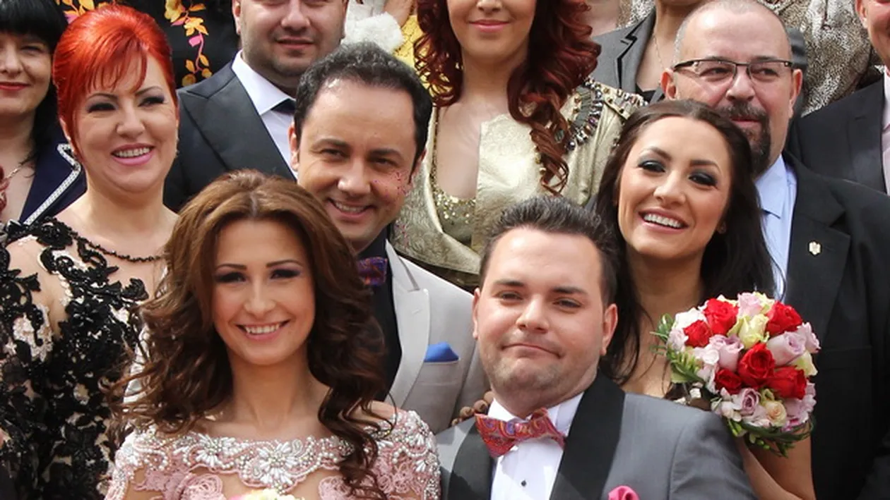 Primarul de la 4 si-a insurat baiatul! Parada de strasuri si decolteuri la cununia lui Piedone jr!
