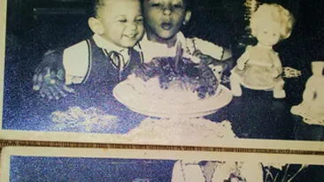 Mic si bucalat! Vezi cum arata Kamara cand era copil!