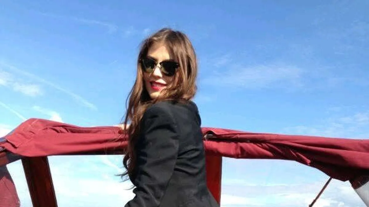 Cu tocuri de 15 centimetri pe barca! Roxana Ilie Plesea a vrut sa arate spectaculos la intalnirea cu Jetul de apa de la Geneva!