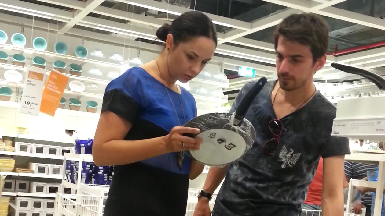 Turcul Andreei Marin se muta in Romania! Zana si-a scos iubitul si “socri” la cumparaturi de casa noua!