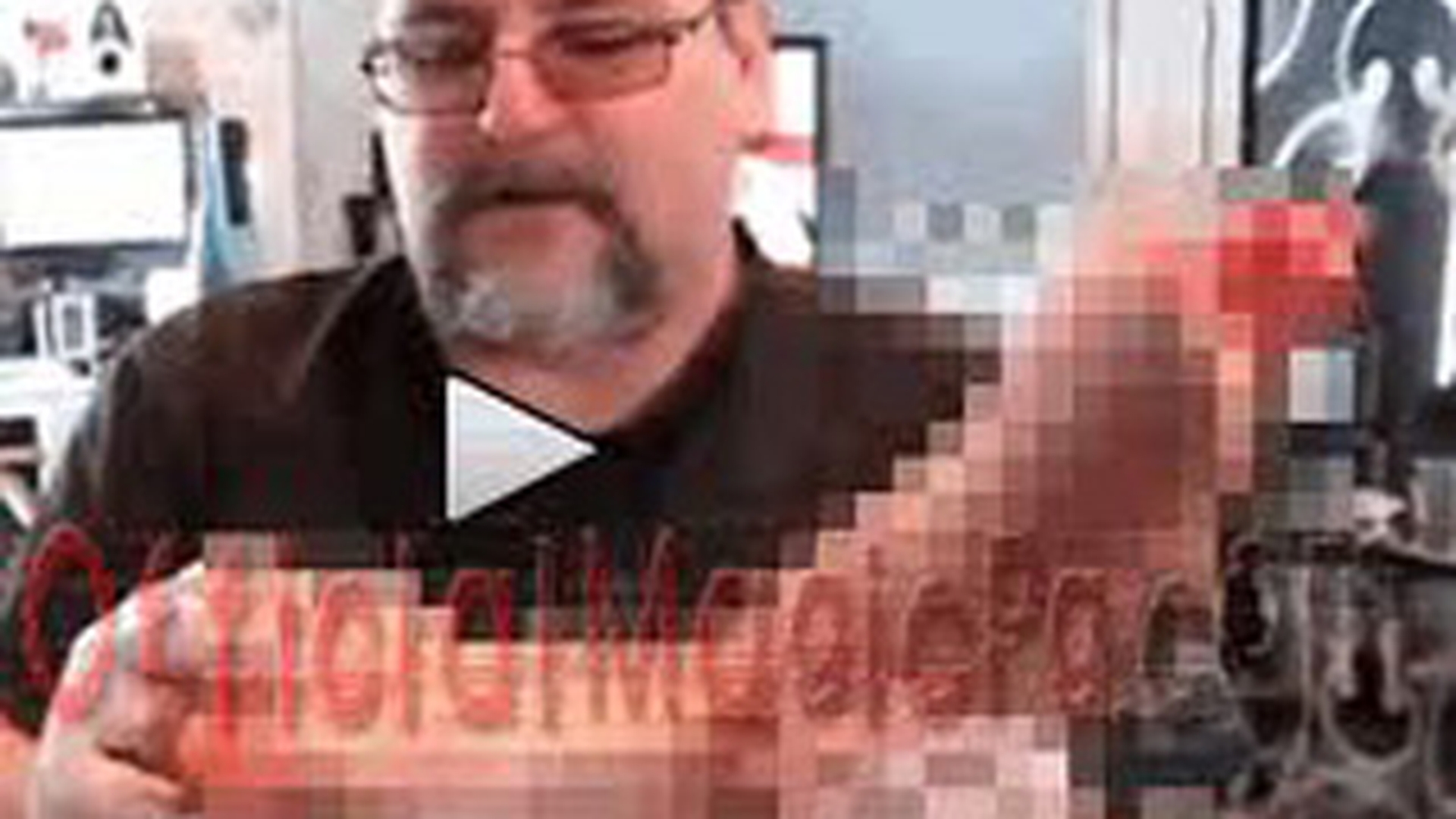 VIDEO Ai vazut ceva mai macabru vreodata? Un american se lauda pe YouTube cu piciorul lui amputat