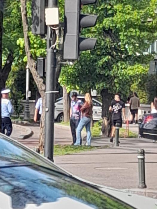 Anamaria Prodan le explică polițiștilor ce s-a întâmplat  (Foto: CANCAN.RO)