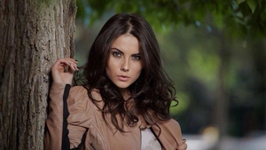Are 23 de ani, e maritata, are copil si job! Cine sunt ajutoarele secrete ale "noii Andreea Marin"!