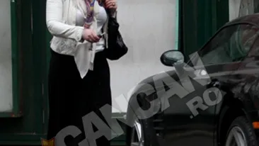 Oana Lis, in razboi cu telecomanda masinii. Tu cine crezi ca a castigat?