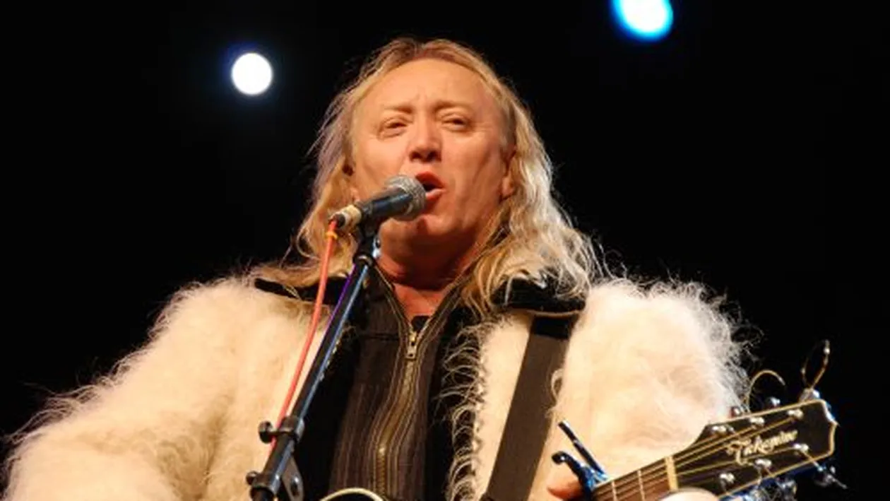 Cat platesc romanii din America sa-l asculte cantand colinde pe Stefan Hrusca?