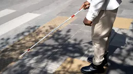 Un bărbat a primit indemnizații de peste un milion de euro, după ce s-a prefăcut orb toată viața! Cum a fost descoperit de autorități