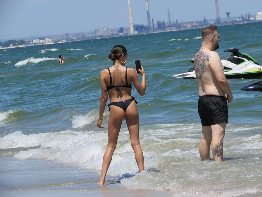 Carmen Minune, alături de soțul ei, Bogdan Căplescu, pe plajă