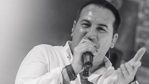 BREAKING | Cântărețul Florin Decuseară a murit, la doar 46 de ani, după ce a căzut de la 10 metri înălțime