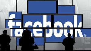 Mesajul de pe Facebook care l-a costat 80.000 de dolari pe tatal unei adolescente! Vezi ce a putut sa scrie aceasta!