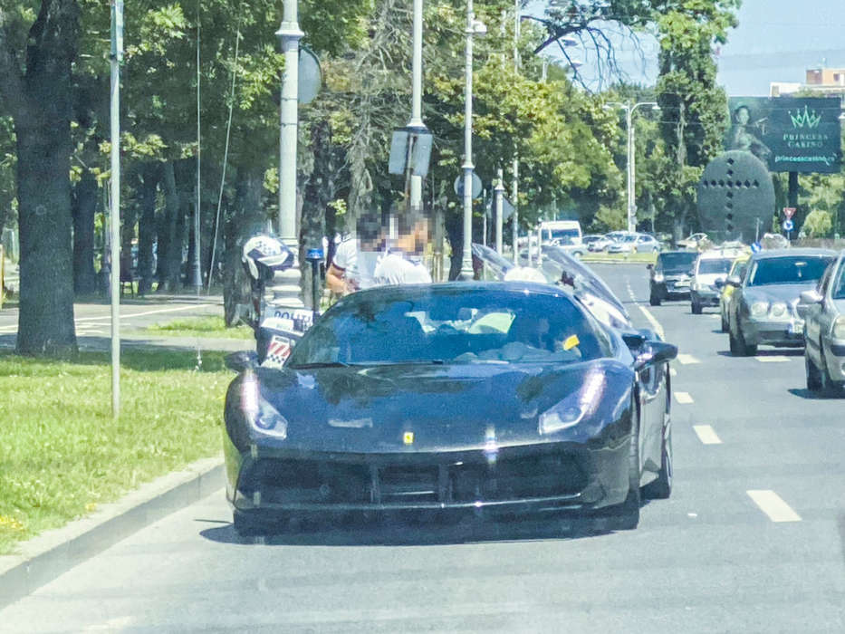 Laurențiu Reghecampf, oprit de polițiști în București
