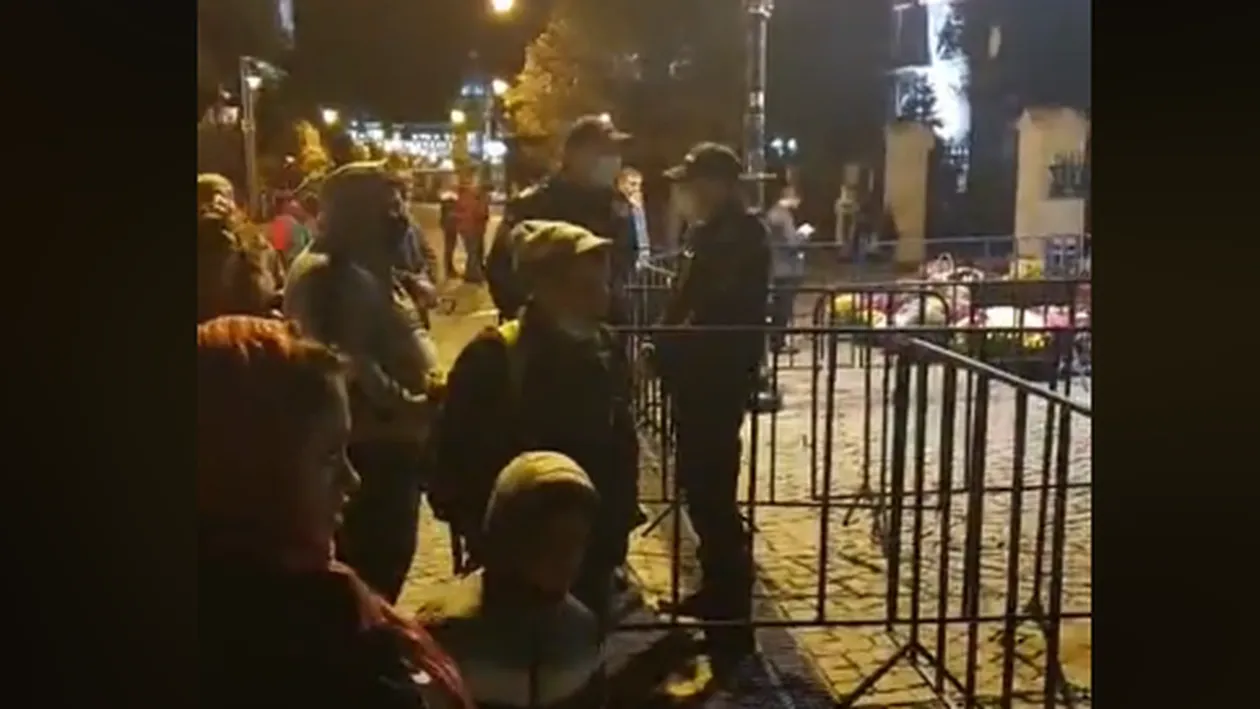 Scandal filmat la moaștele Sfintei Parascheva: ”Rușine, Arafat!” / ”Potoliți-vă!” VIDEO