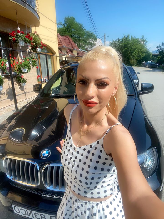Lumea „o plânge” că îi merge rău, dar învârte teancuri de bani! Nicoleta Guță și-a tras bolid de lux, în ciuda dușmanilor