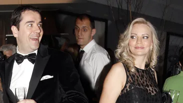 Situatie penibila pentru blonda lui Iri. A incercat sa regizeze un amantlac pentru publicitate, dar a fost descoperita!