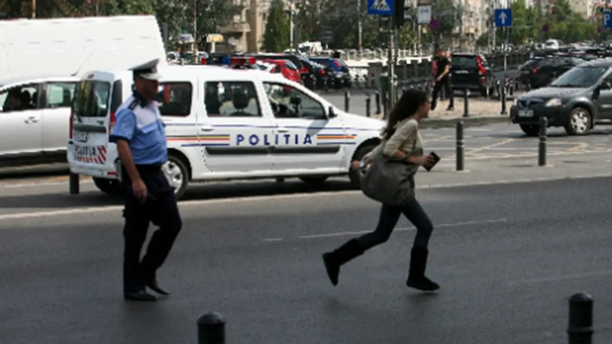 Accident în Bistriţa Năsăud! O fetiţă de şase ani se află în stare gravă după ce a fost lovită de o maşină pe trecerea de pietoni