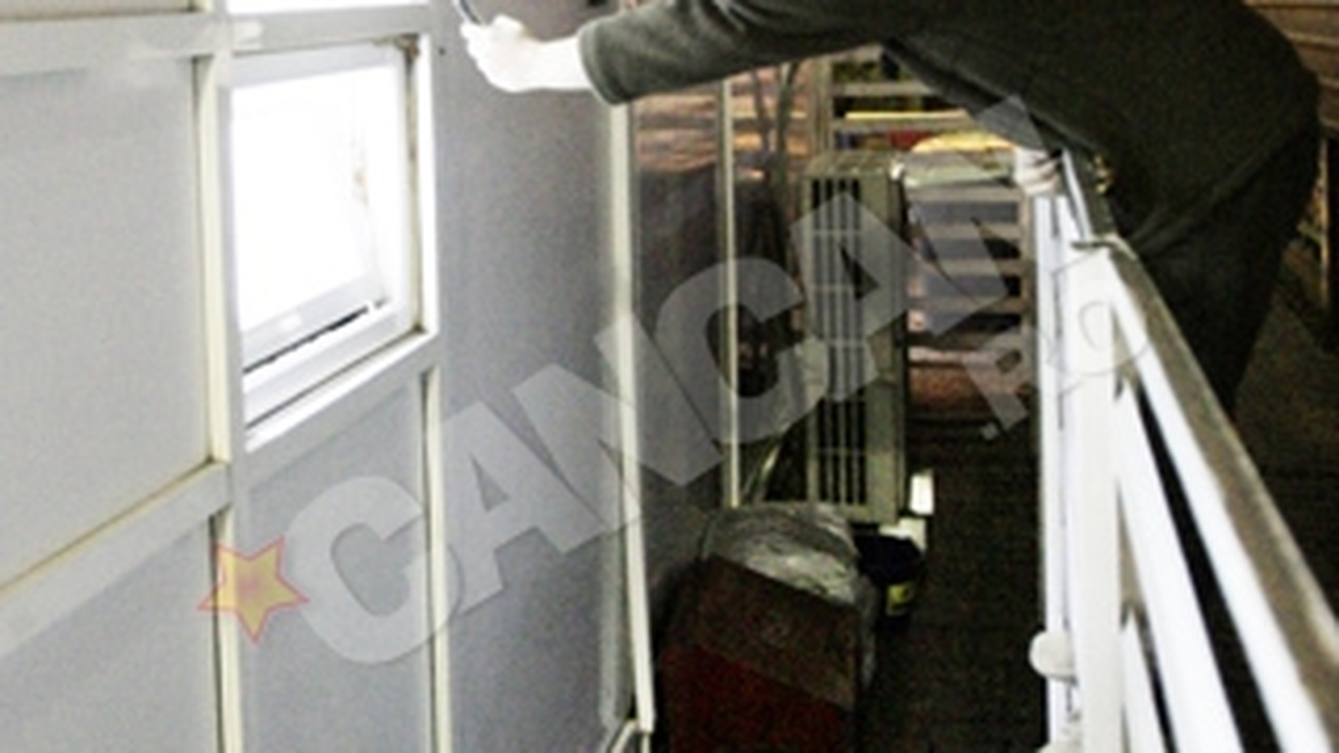 O bucuresteanca a depus reclamatie la politie pentru un incident ciudat. Fotografiata de un angajat pervers in toaleta benzinariei, intr-un moment intim!