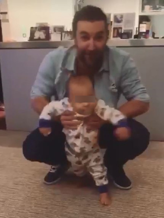 Smiley se pregăteşte să devină tătic? Ipostaza în care a fost surprins artistul l-a dat de gol