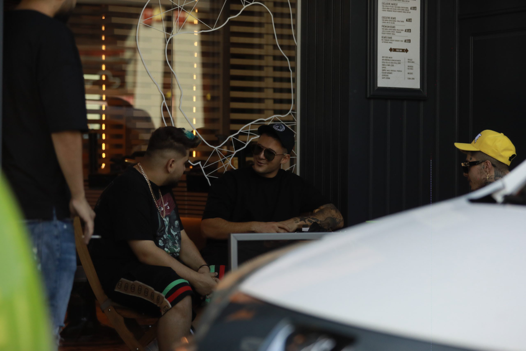 Lino Golden și Mario Fresh la frizeria prietenului lor