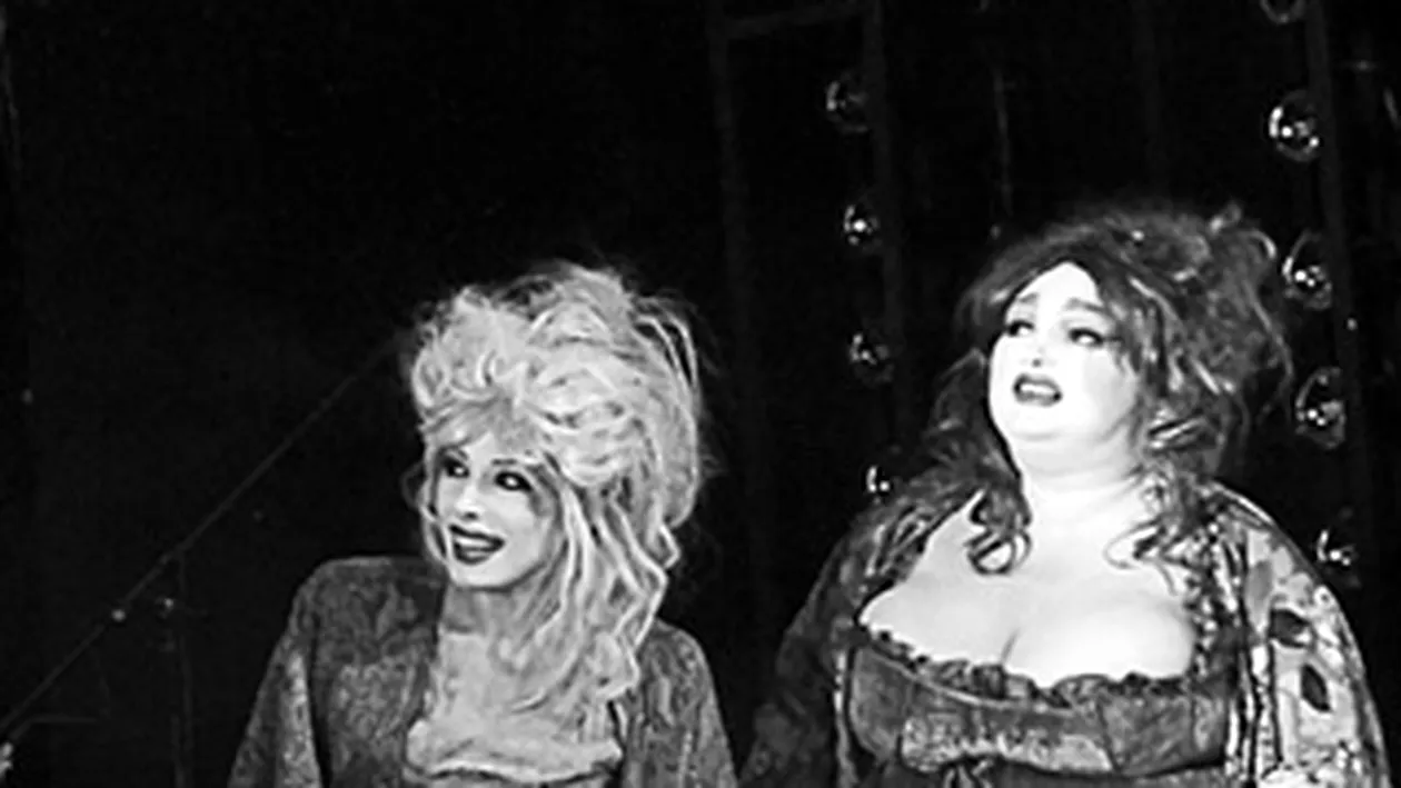 Iulia Vantur se descurca excelent pe scena de la teatru: Este profesionista si serioasa