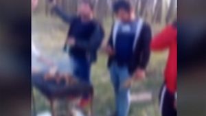 Inconștiență în plină criză. Tineri din Teleorman au ieșit la un grătar, apoi au transmis filmarea pe Facebook: ”Nu există coronavirus!”