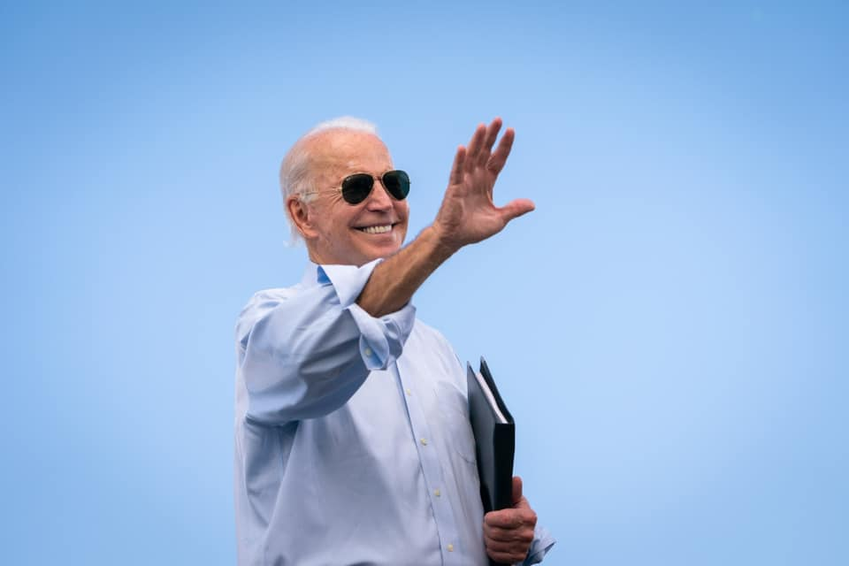 Joe Biden a aprobat din prima zi de mandat o serie de cereri ale comunităţii LGBT+. În plus, a dezvăluit câteva măsuri noi împotriva virusului SARS-CoV-2